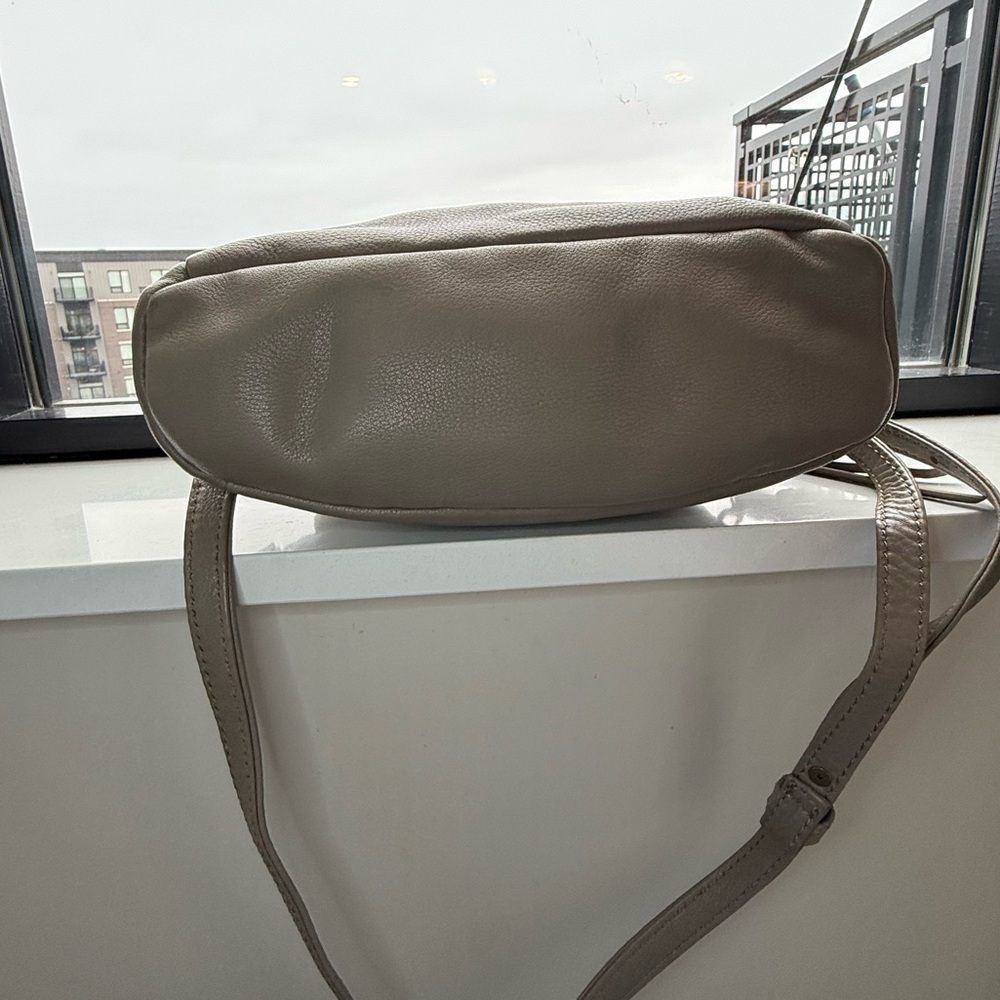 HOBO Fern Foldover Messenger bag in Pebbled Leather Taupe - Picture 6 of 13